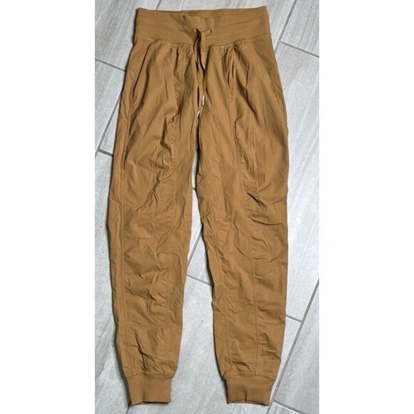 Lululemon Dance Studio Mid-Rise Jogger
Full Length in Kaki Size 8 - Picture 4 of 6